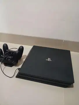 PS 4 Pro 1TB original sony 2 stick