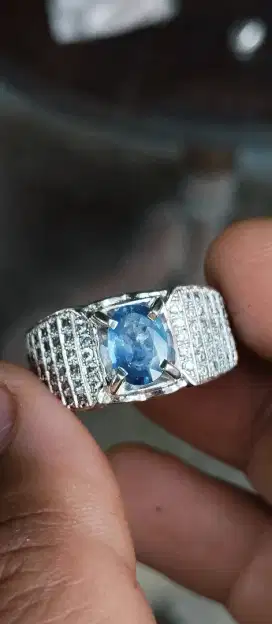 Blue safir ceylon Srilanka eye clean clarity plus memo