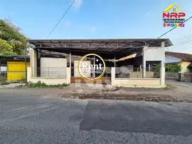 Disewakan 4 Toko di tepi Jl. Trunojoyo - Banyuwangi