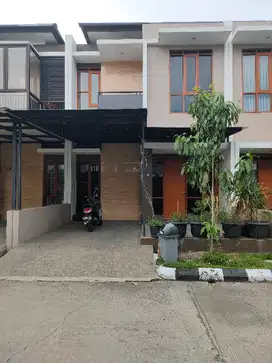 Disewakan rumah 2 lt. Di Cherry Field Ciganitri, Bdg.