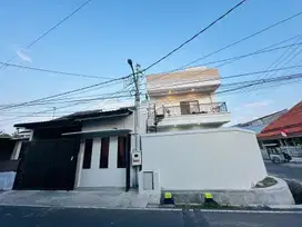 Rumah mewah full furnish 3 lantai pusat kota Cilacap, dekat alun alun