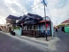 Rumah Hook Tengah Kota Solo Dekat Stasiun Balapan