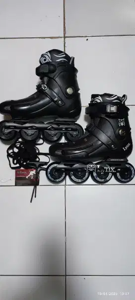 Sepatu roda / roller blade / inline skate