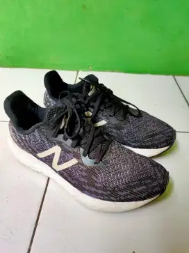 Sepatu new balance rise V2 ukuran 40,5/41