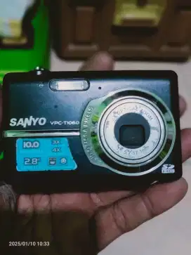 Punya kamera merk Sanyo kondisi msh mulus,minus gak ada batre sm casan