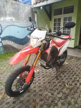 CRF 150L SUPERMOTOR