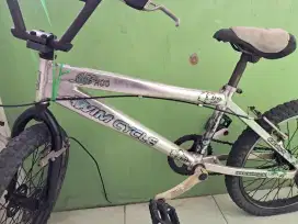 Sepeda BMX wimcycle