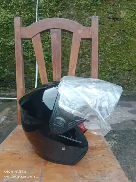 Helm honda baru ada sarung