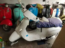 Vespa matic collector item. Justine beiber second like new