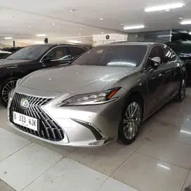 Lexus ES300H nik 2023 Full Warranty