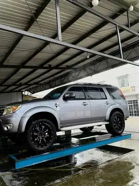 Ford Everest Diesel AT 4x2 istimewa