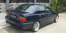 BMW 318i 1997 Bensin