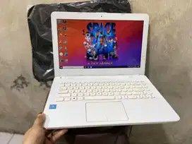 Laptop lenovo putih mulus 14in ram 4