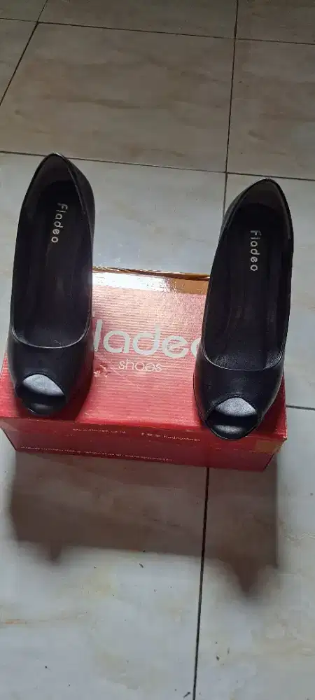 Sepatu heels fladeo hitam