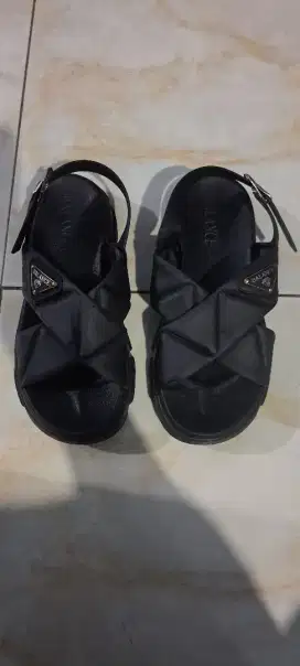 Sendal wedges tali