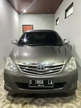 Kijang Innova V Matik 2011