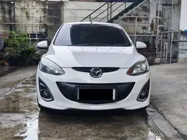 Mazda 2 V Matic / at 2014' Putih