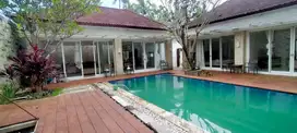 Villa dengan kolam renang pribadi di sentral Senggigi