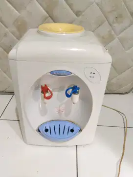 Di jual dispenser merek Miyako bekas kondisi normal