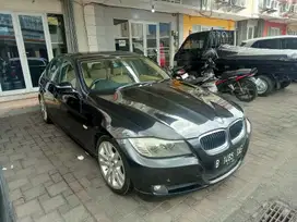 BMW 320i 2010 Bensin