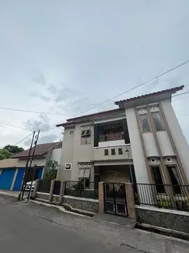 Rumah 2 lantai di area jambon dekat ske jalan magelang