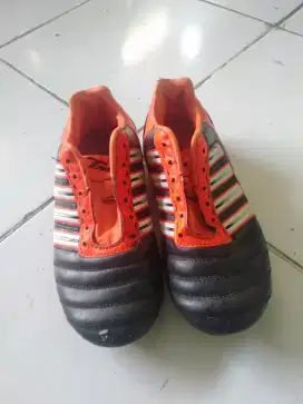 Dijual sepatu bola anak ukuran33 merek Nike tmax