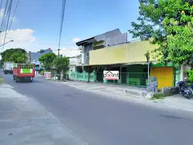 rumah plus ruang usaha pinggir jalan utama nusukan solo