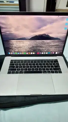 MacBook Pro 2017 15Inch i7