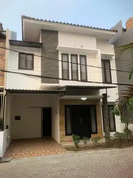 Rumah Dijual di Mahakam Residence Ciganjur Siap Huni