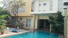 For Sale Rumah dgn fasilitas kolam renang di Perum Lingkar Asri Bekasi