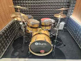 Drum set Kyre Chronos dan cymbal meinl