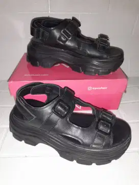 PVN Doyoung Sandal Wanita Tali Hitam