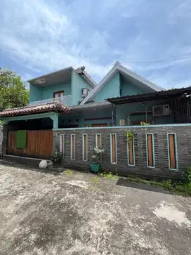 RUMAH CANTIK 2 LANTAI UNIT POJOK DALAM PERUMAHAN DI JALAN GODEAN