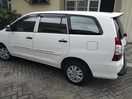 Toyota Kijang Innova 2011 Bensin