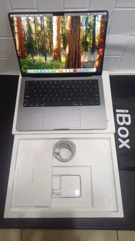 Macbook Pro M3 14-Inch 8/512GB Garansi iBox Mulus Fullset