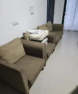 Sofa bekas dan bantal