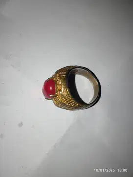 Cincin dgn batu delima