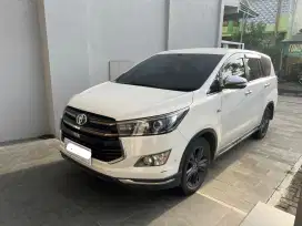 Kijang Innova Reborn Venturer 2017 MT