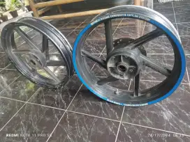 Velg racing tapak lebar