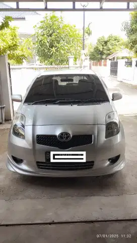 Mobil Yaris tipe S