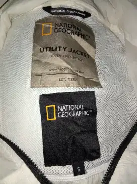 Jacket running Natgeo putih