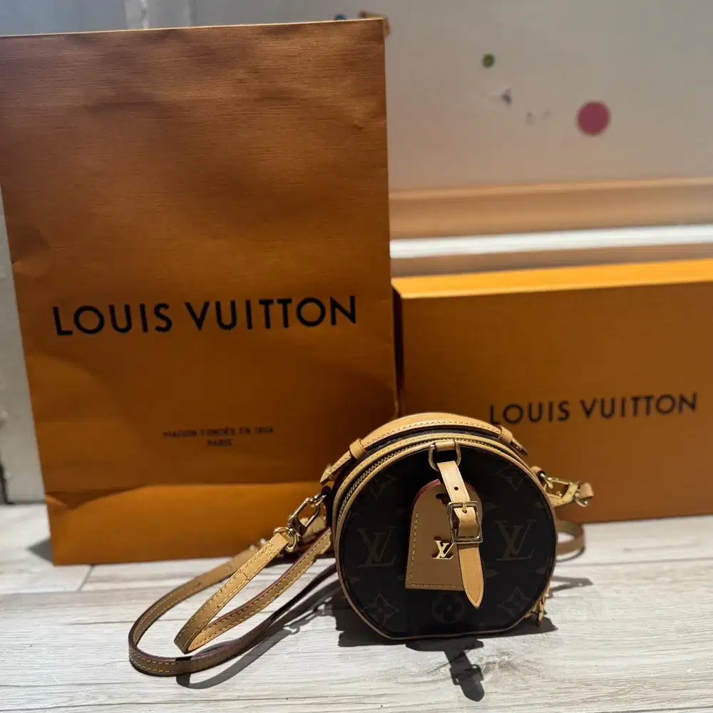TAS LV PETITE BOITE CHAPEAU MONOGRAM ORI ASLI 100%