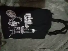 Tas black tote santai
