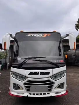 BUS FE84GBC TH 2018 PLAT HITAM