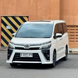 (DP 35 Jt) Toyota Voxy 2.0 AT 2019