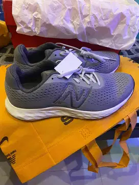 Sepatu running New Balance size 44,5 masih baru ori sportstation