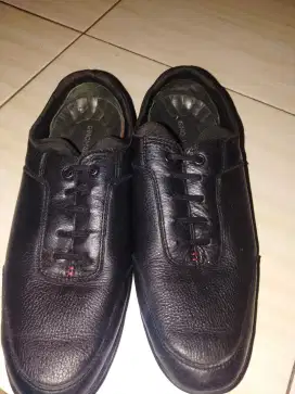 Sepatu kerja sekend bagus