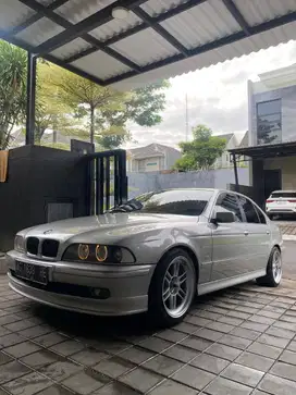 BMW E39 528i TU Thn 2000 Silver Metalic