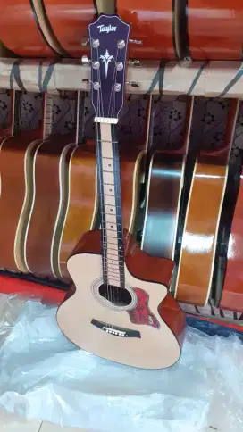 GITAR AKUSTIK TAYLOR