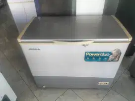 Dijual atau Disewakan Freezer box bekas Modena 250Lt siap pakai, mulus